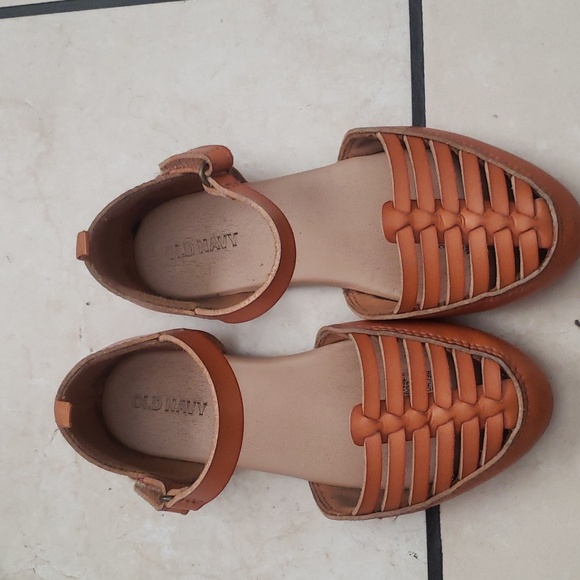 5 pairs of Girl's Shoes - Picture 3 of 7